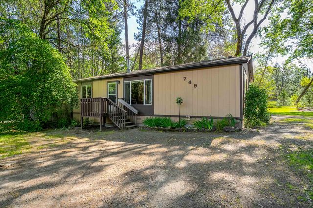 749 Plumtree Lane, Grants Pass, OR 97526