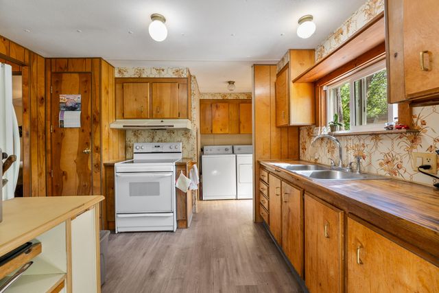 749 Plumtree Lane, Grants Pass, OR 97526