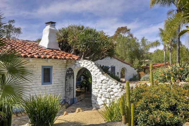 6057 Paseo Carreta, Carlsbad, CA 92009