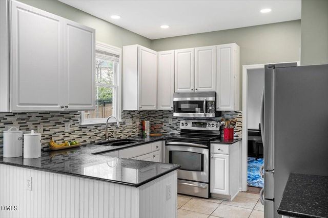 203 Cobblestone Drive, Chapel Hill, NC 27516