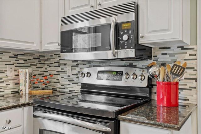 203 Cobblestone Drive, Chapel Hill, NC 27516