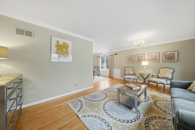 320 W Russell Street, Barrington, IL 60010