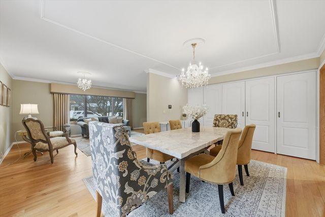 320 W Russell Street, Barrington, IL 60010