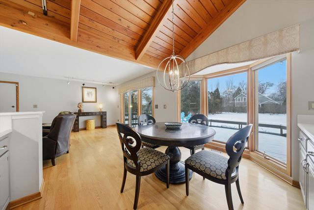 320 W Russell Street, Barrington, IL 60010