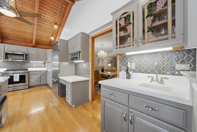 320 W Russell Street, Barrington, IL 60010