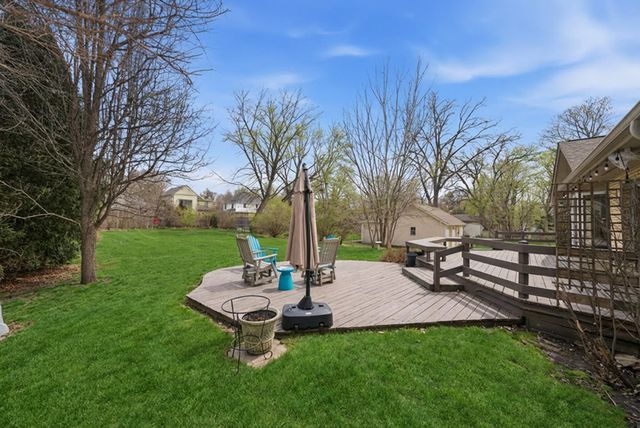 320 W Russell Street, Barrington, IL 60010