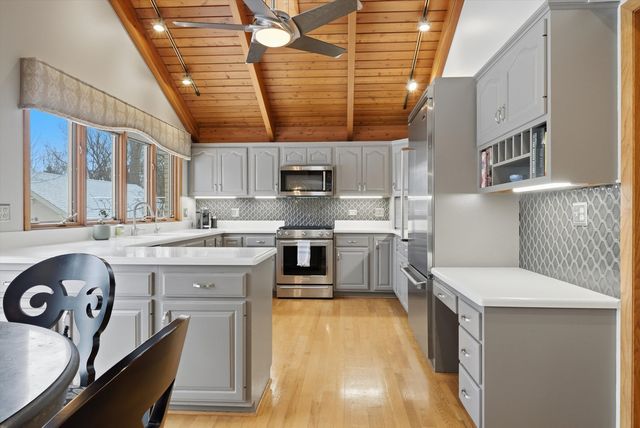 320 W Russell Street, Barrington, IL 60010