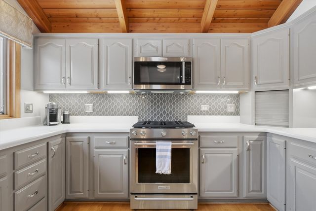 320 W Russell Street, Barrington, IL 60010