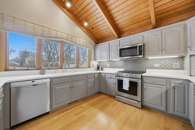 320 W Russell Street, Barrington, IL 60010