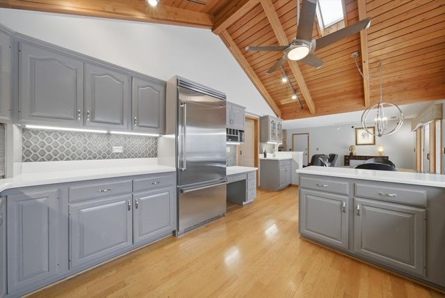 320 W Russell Street, Barrington, IL 60010