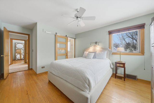 320 W Russell Street, Barrington, IL 60010