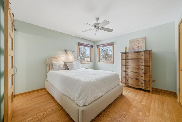 320 W Russell Street, Barrington, IL 60010