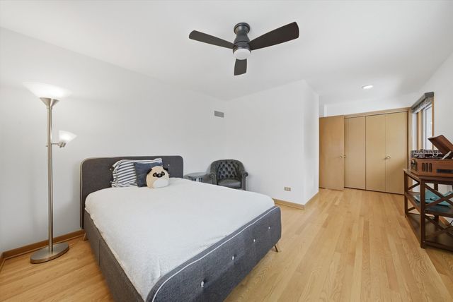 320 W Russell Street, Barrington, IL 60010