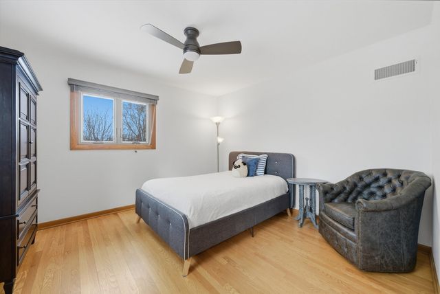 320 W Russell Street, Barrington, IL 60010