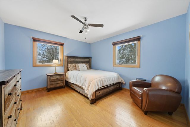 320 W Russell Street, Barrington, IL 60010