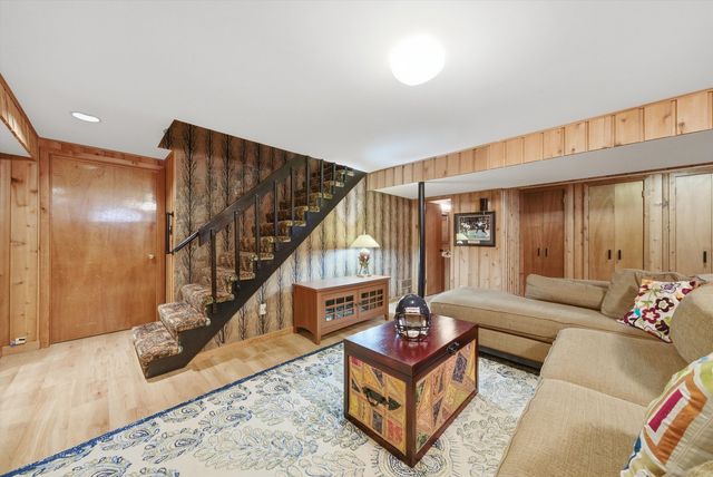 320 W Russell Street, Barrington, IL 60010