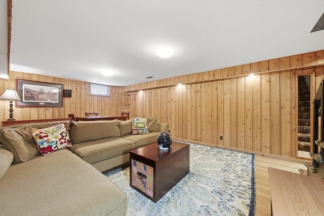 320 W Russell Street, Barrington, IL 60010