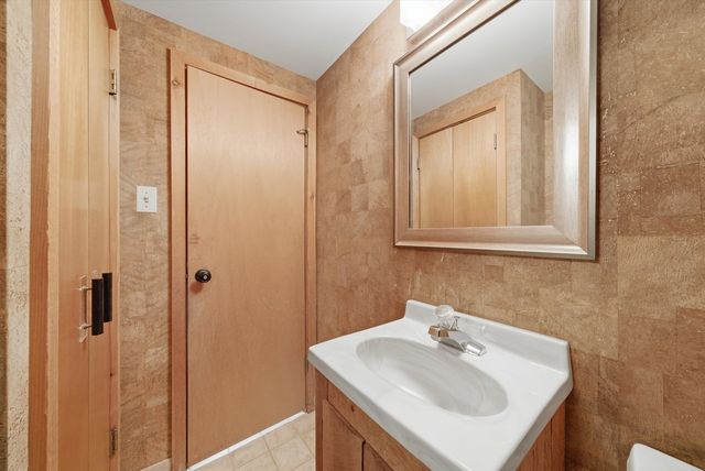 320 W Russell Street, Barrington, IL 60010