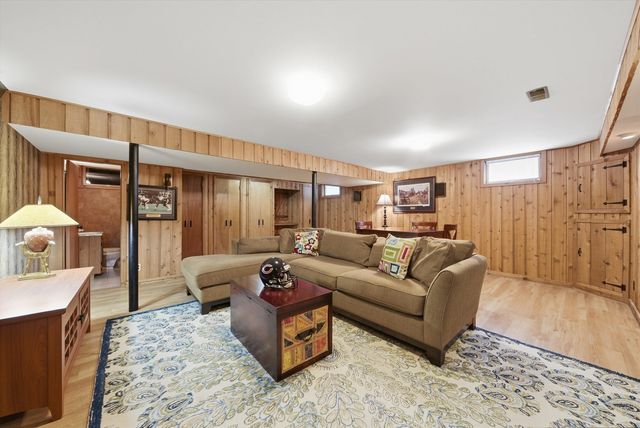 320 W Russell Street, Barrington, IL 60010