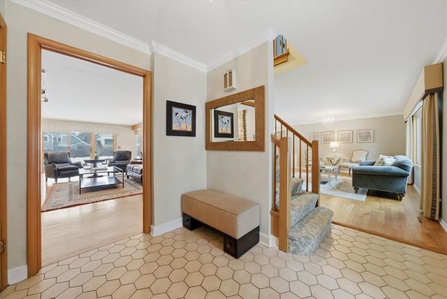 320 W Russell Street, Barrington, IL 60010