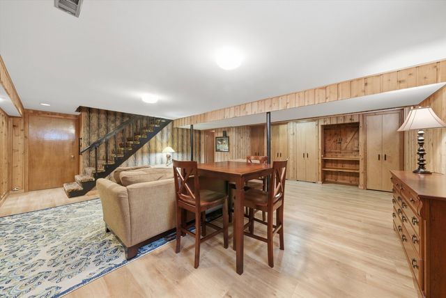 320 W Russell Street, Barrington, IL 60010