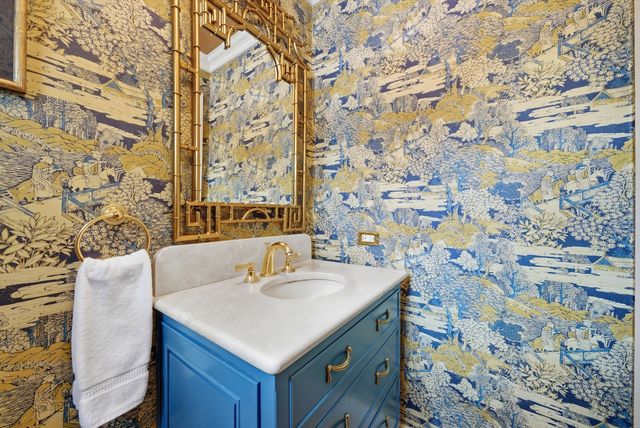 320 W Russell Street, Barrington, IL 60010