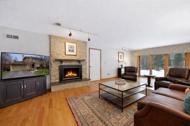 320 W Russell Street, Barrington, IL 60010