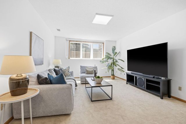 6263 Sequoia Circle, Eden Prairie, MN 55346
