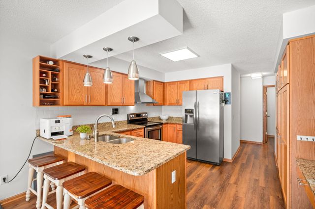 6263 Sequoia Circle, Eden Prairie, MN 55346