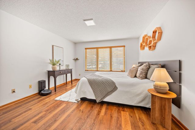 6263 Sequoia Circle, Eden Prairie, MN 55346