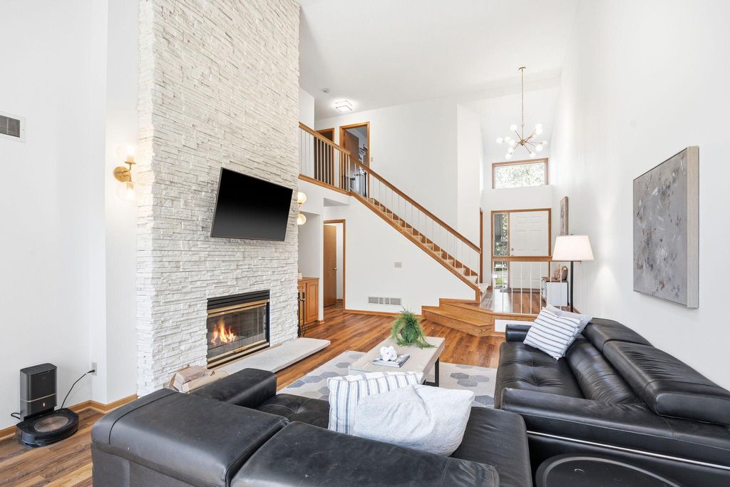 6263 Sequoia Circle, Eden Prairie, MN 55346