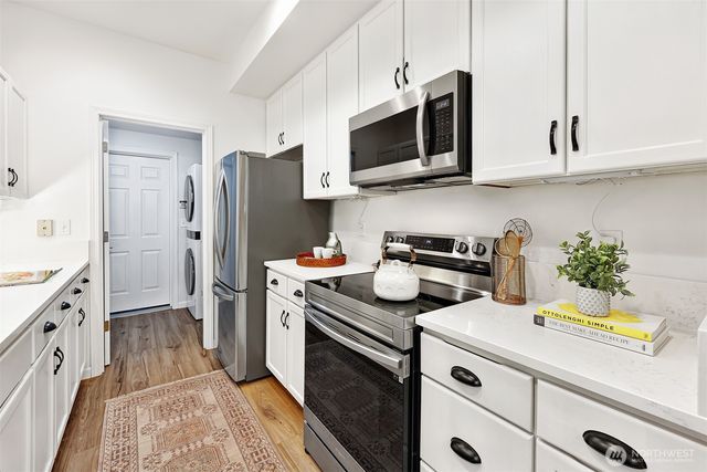 8828 238th Street SW #B4, Edmonds, WA 98026