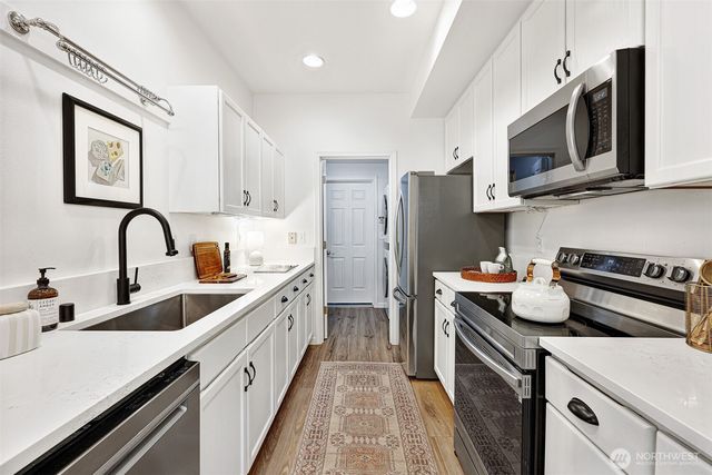 8828 238th Street SW #B4, Edmonds, WA 98026