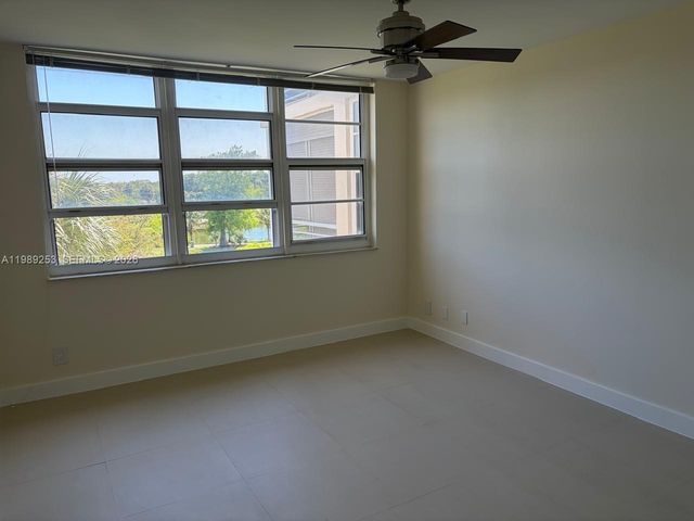 3520 Oaks Way 407, Pompano Beach, FL 33069
