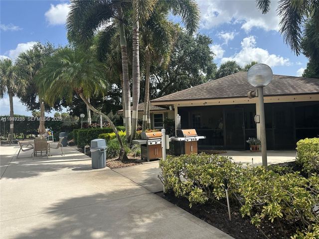 3520 Oaks Way 407, Pompano Beach, FL 33069