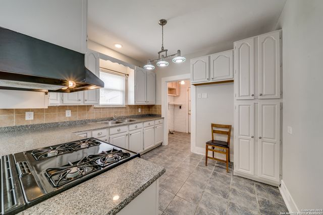 1629 W Magnolia Ave, San Antonio, TX 78201