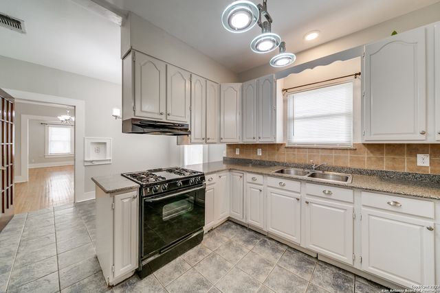 1629 W Magnolia Ave, San Antonio, TX 78201