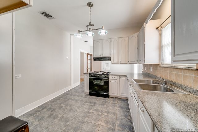 1629 W Magnolia Ave, San Antonio, TX 78201