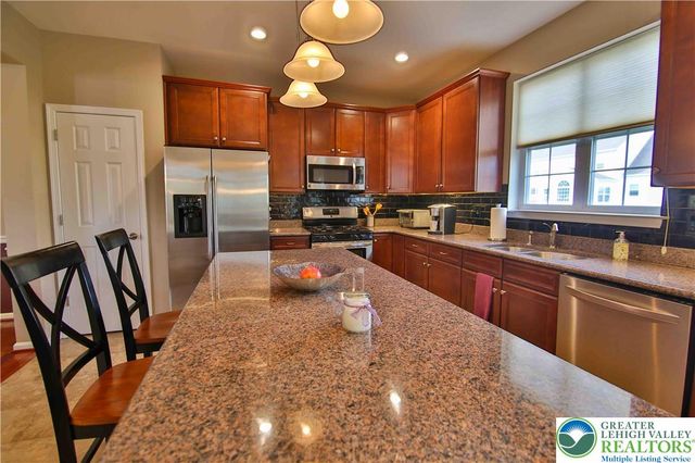 1028 Kingston Lane, Upper Macungie Twp, PA 18031