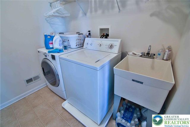 1028 Kingston Lane, Upper Macungie Twp, PA 18031