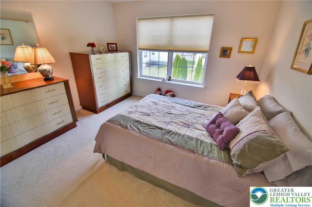 1028 Kingston Lane, Upper Macungie Twp, PA 18031