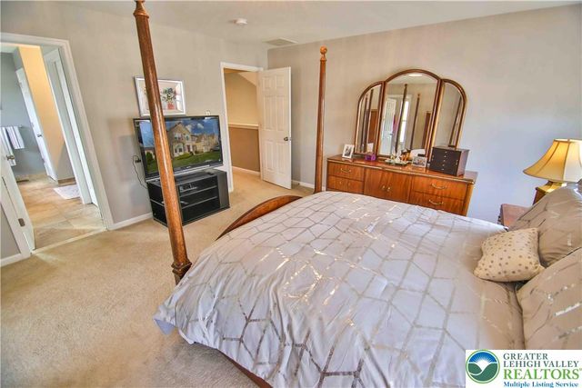 1028 Kingston Lane, Upper Macungie Twp, PA 18031