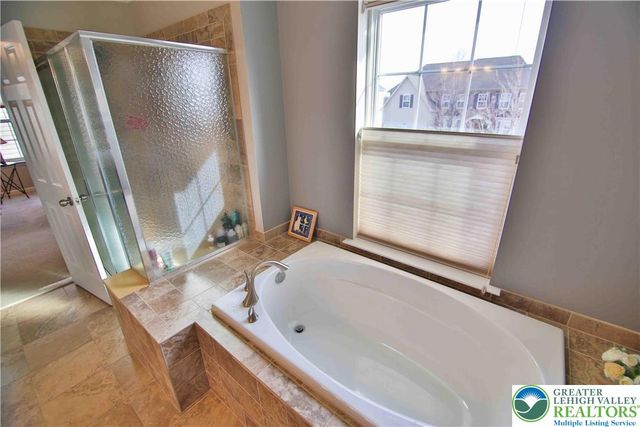 1028 Kingston Lane, Upper Macungie Twp, PA 18031