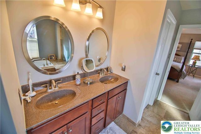 1028 Kingston Lane, Upper Macungie Twp, PA 18031