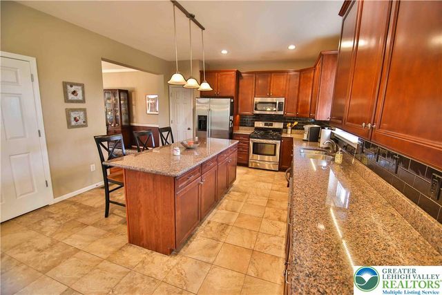 1028 Kingston Lane, Upper Macungie Twp, PA 18031