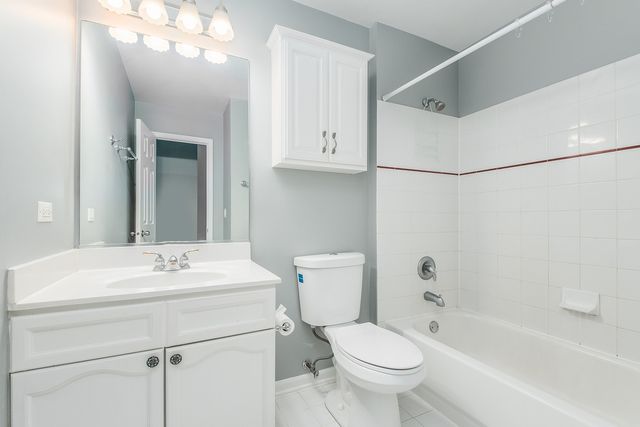798 N Gary Avenue 210, Carol Stream, IL 60188