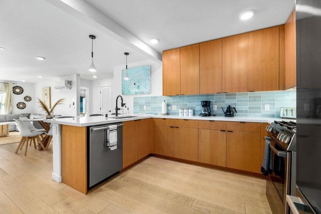 208 Capitola Avenue, Capitola, CA 95010