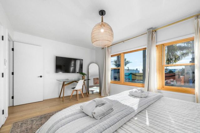 208 Capitola Avenue, Capitola, CA 95010