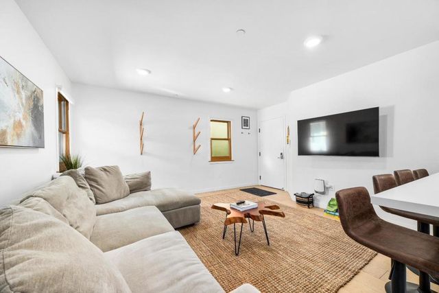 208 Capitola Avenue, Capitola, CA 95010