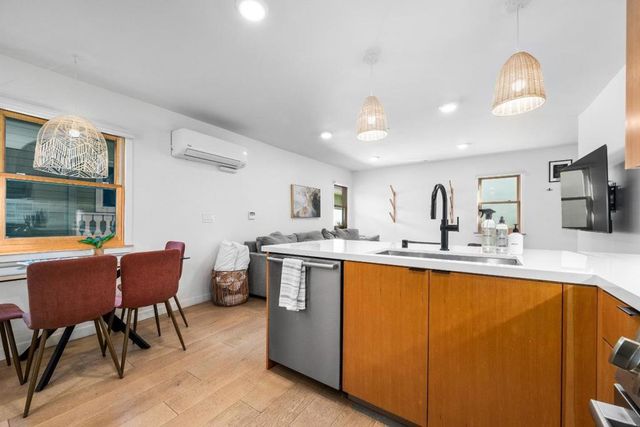 208 Capitola Avenue, Capitola, CA 95010